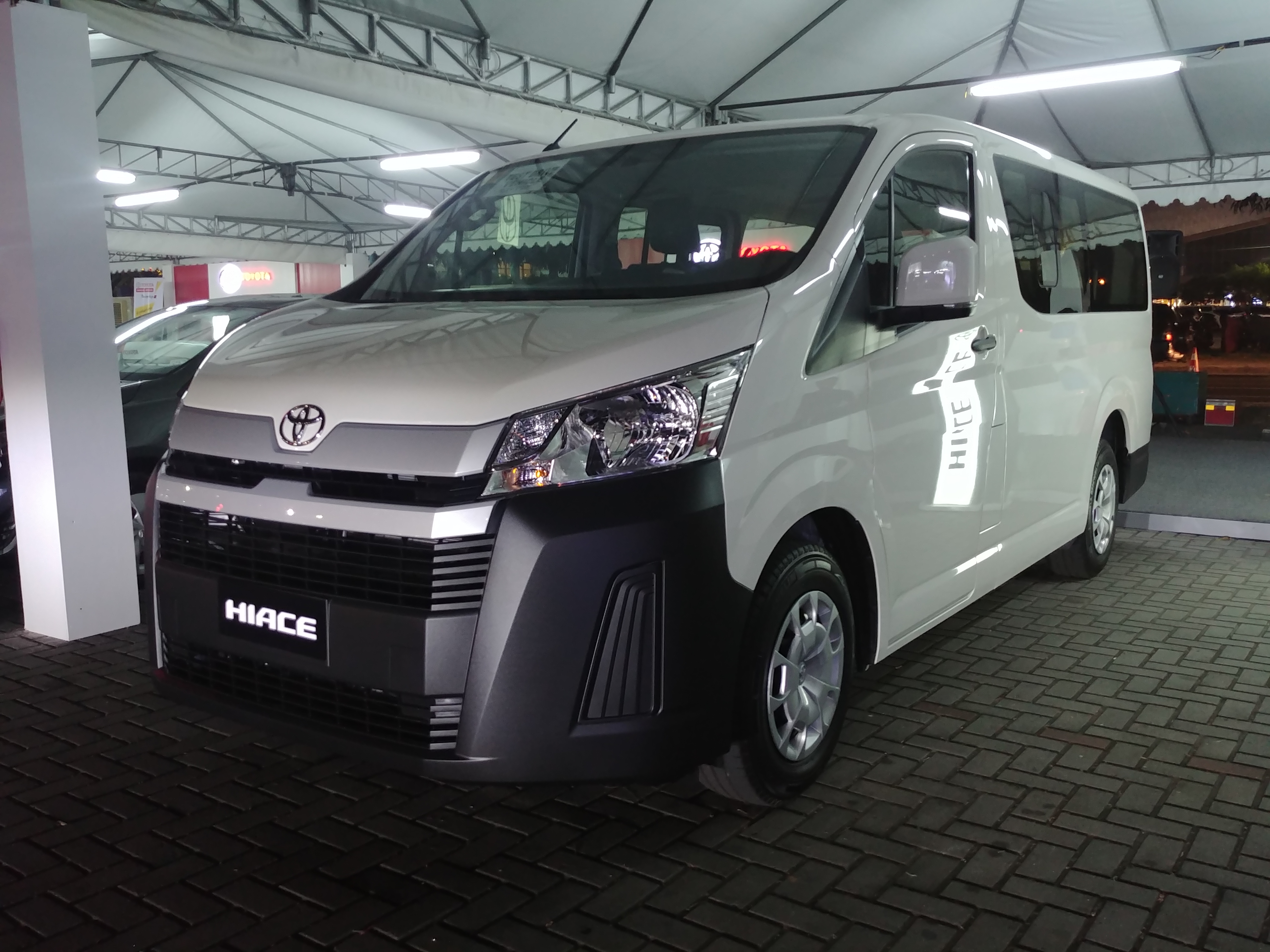 Toyota HiAce 14 pasajeros